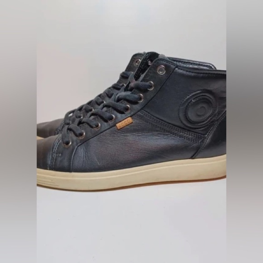 ECCO Women’s Soft 7 Dark Leather high top Sneakers with Cream Sole